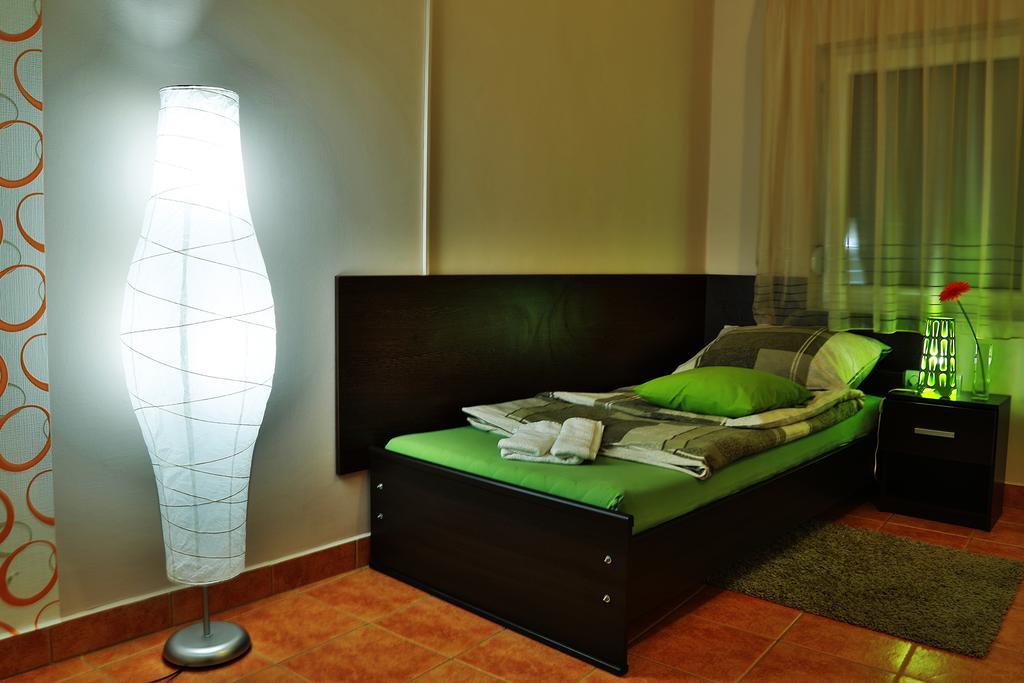 Aranyhid Vendeghaz Hotell Makó Rom bilde