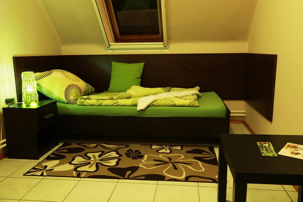Aranyhid Vendeghaz Hotell Makó Rom bilde